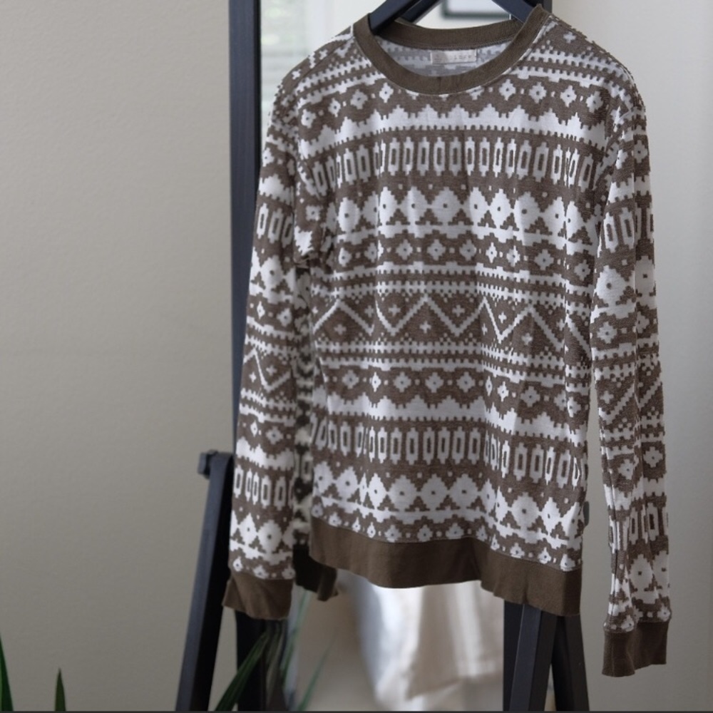 Green and White Pattern Long-Sleeve Sweater